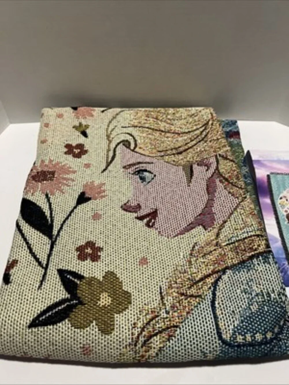 Disney Frozen Woven Tapestry Throw 48’’ X 60’’ Anna And Elsa Sister Love